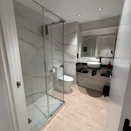 Tineria Lux Apartment *